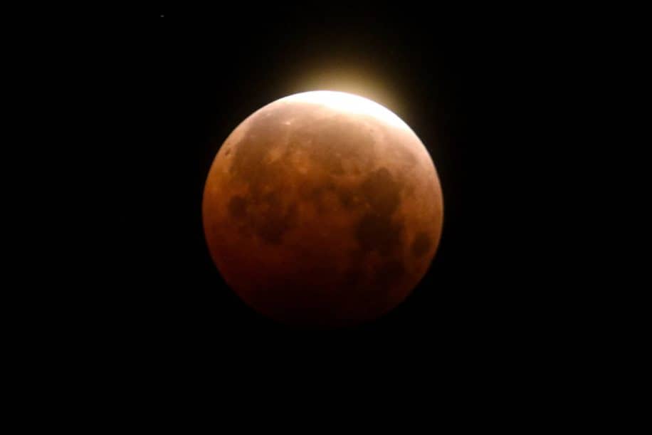 éclipse lunaire partielle novembre 2021