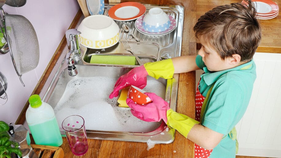 corvées tâches ménagères enfant fonctions cognitives