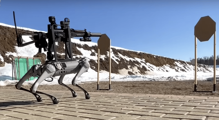 robot-chien fusil mitrailleur arme