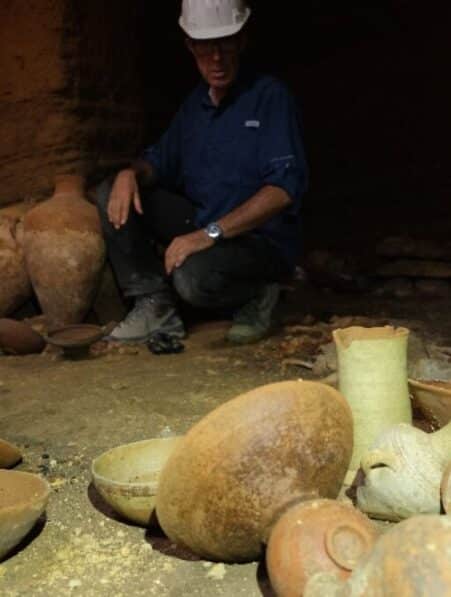 decouverte extraordinaire grotte funeraire intacte 3300 ans ramses 2 couv