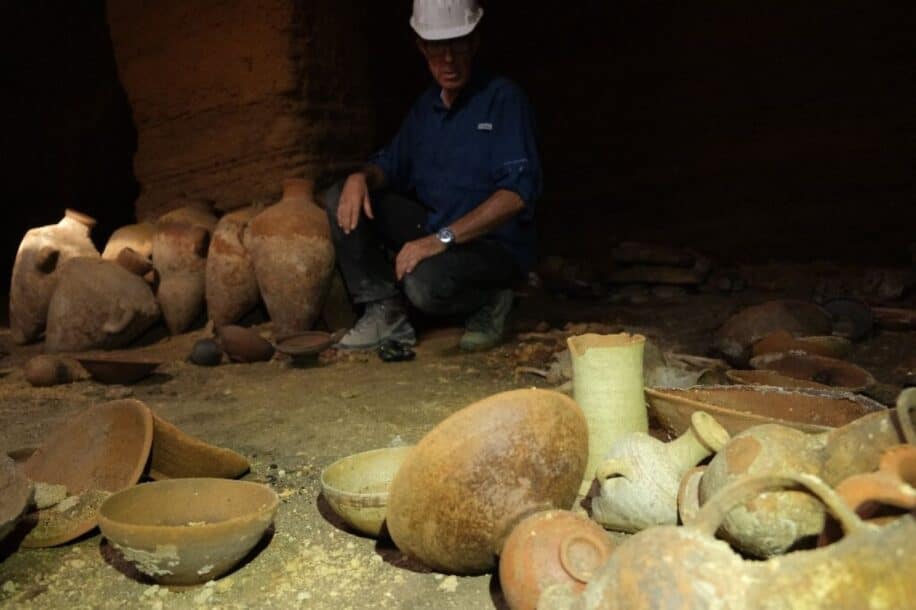 decouverte extraordinaire grotte funeraire intacte 3300 ans ramses 2 couv