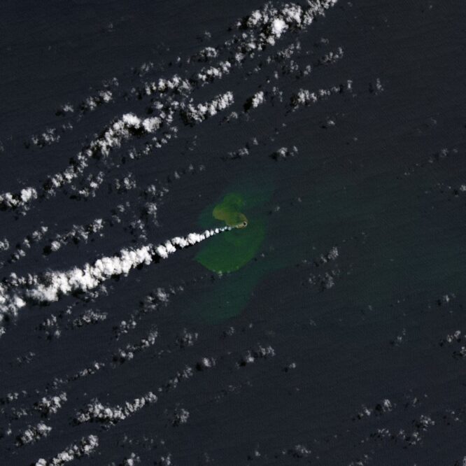 nouvelle ile emerge pacifique eruption home reef