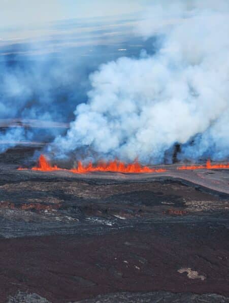 eruption du plus grand volcan du monde mauna loa couv