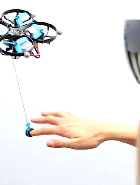 metavers drone attache utilisateur fournir retour haptique