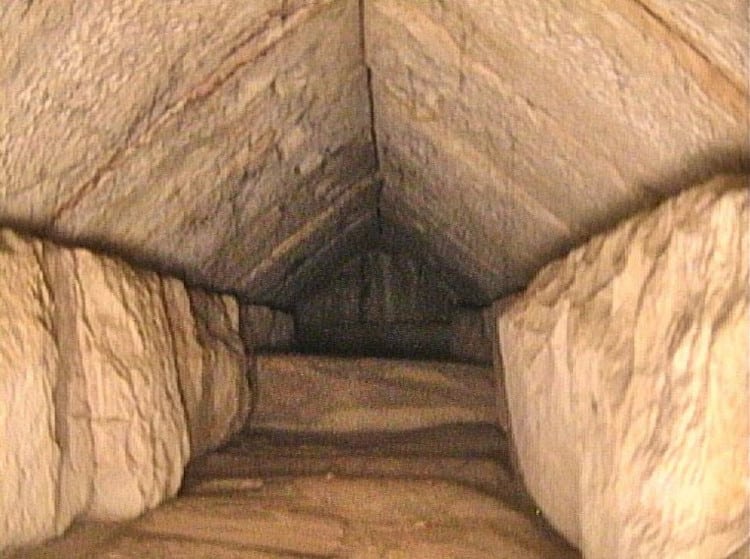 images couloir caché pyramide