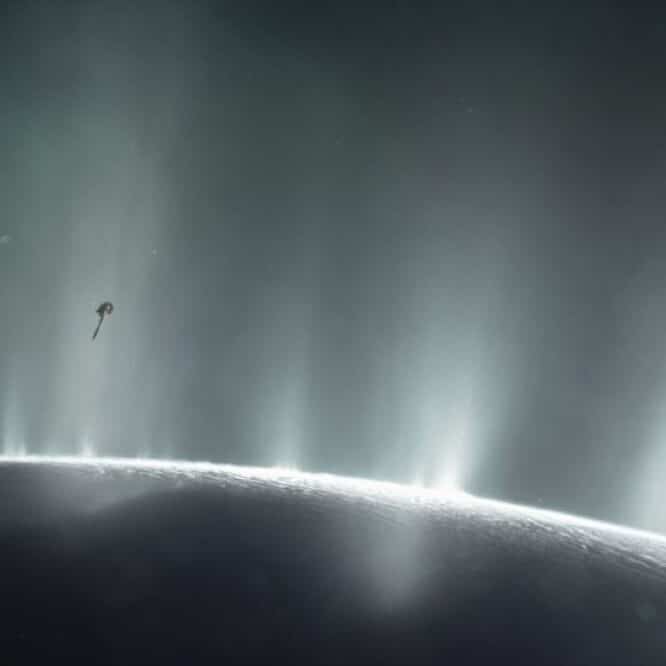 geyser immense eau vie extraterrestre lune saturne couv