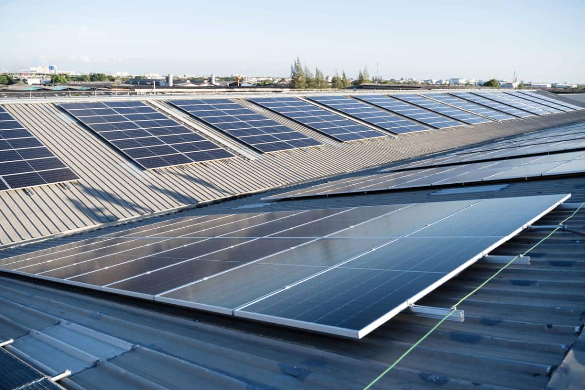 Il fabrique sa propre centrale solaire avec batterie pour 4 000 €
