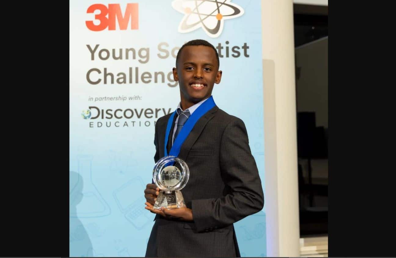 Un jeune de 14 ans conçoit un savon destiné à traiter le cancer de la peau et reçoit le prix du « Jeune scientifique de l'année » aux États-Unis