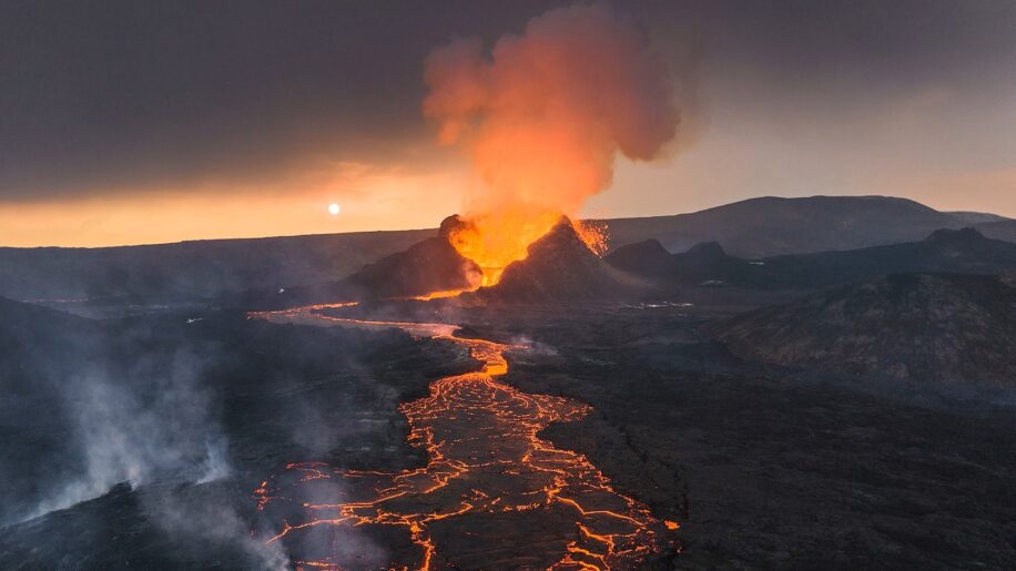islande alerte eruption volcanique grindavik evacue urgence couv