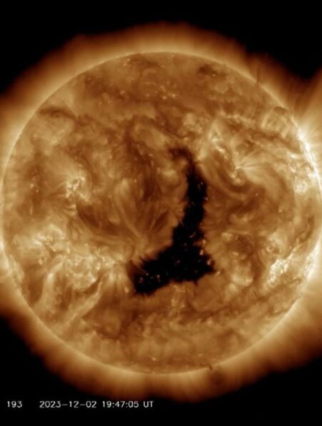 trou coronal colossal soleil vent solaire terre couv