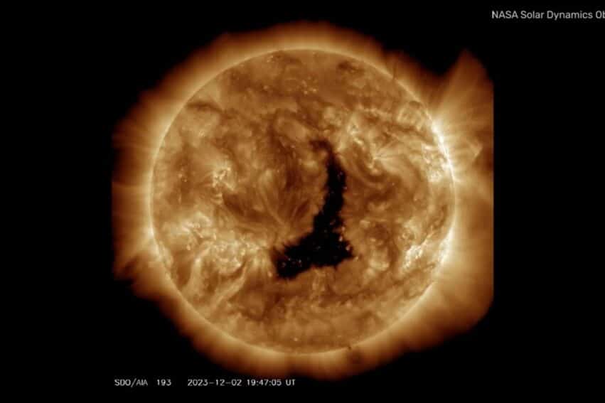trou coronal colossal soleil vent solaire terre couv