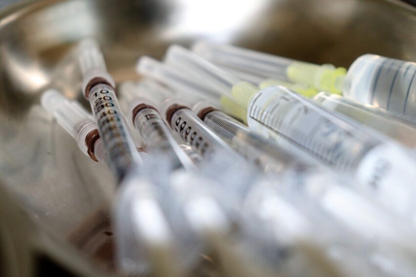 Des milliers de patients recevront le premier vaccin au monde contre le cancer dans le cadre d essais du NHS couv