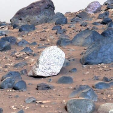 Le rover de la NASA découvre une roche mystérieuse sur Mars du jamais vu auparavant selon les experts couv