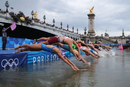 JO Paris un athlète hospitalisé après avoir nagé dans la Seine