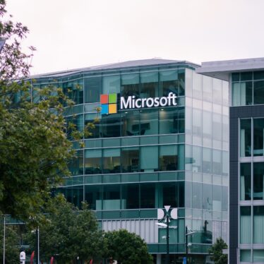 Microsoft enregistre des dépenses colossales en IA