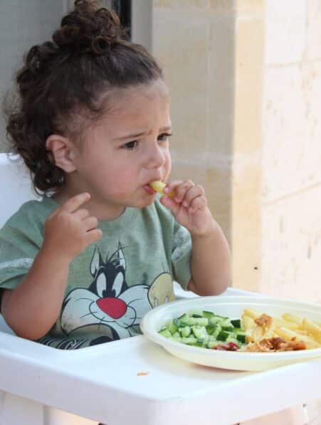 Une étude suggère que les enfants manquant régulièrement le petit déjeuner sont moins heureux dans la vie