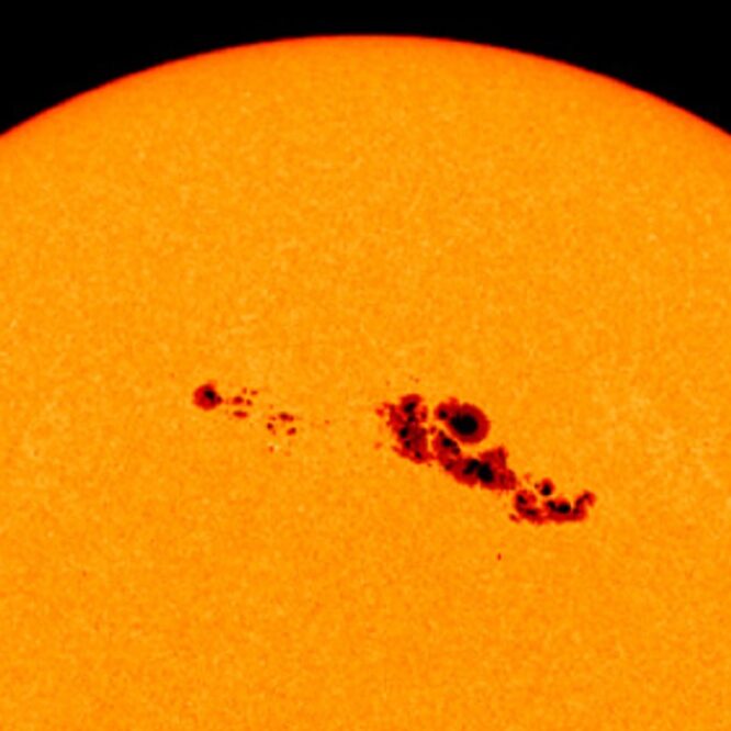 Août a été le pic du cycle solaire 25 jusqu à présent et le maximum solaire continue de s intensifier