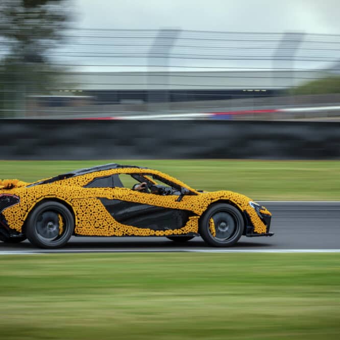 lego-a-concu-version-fonctionnelle-grandeur-nature-mclaren-p1