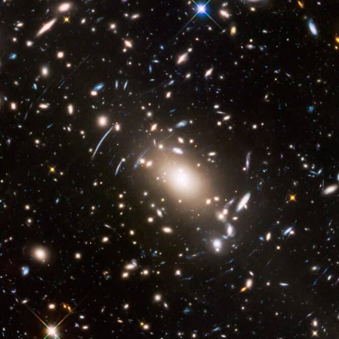 Amas de galaxies Abell S1063