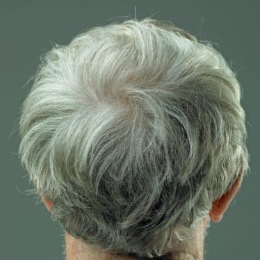 Les cheveux gris sont réversibles suggère une étude