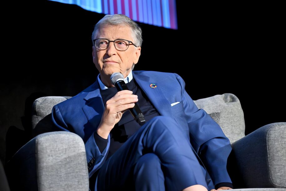 Bill Gates met en garde contre quatre menaces que les jeunes générations ne peuvent ignorer