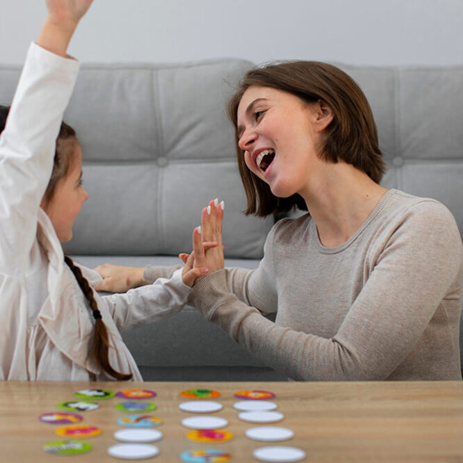 Éducatrices et neuroscientifiques sont d’accord le meilleur apprentissage se fait sans règles ni jouets