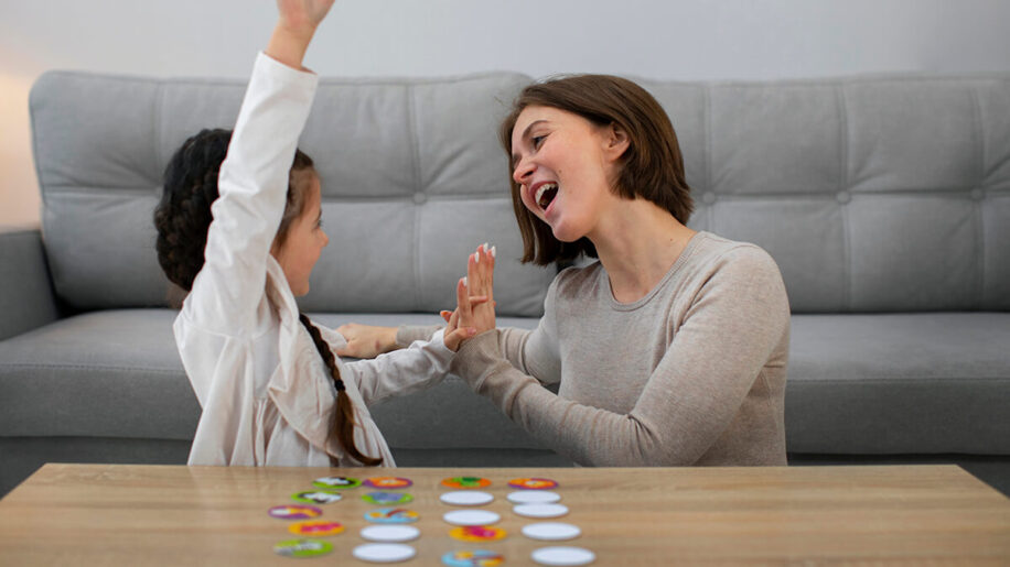 Éducatrices et neuroscientifiques sont d’accord le meilleur apprentissage se fait sans règles ni jouets