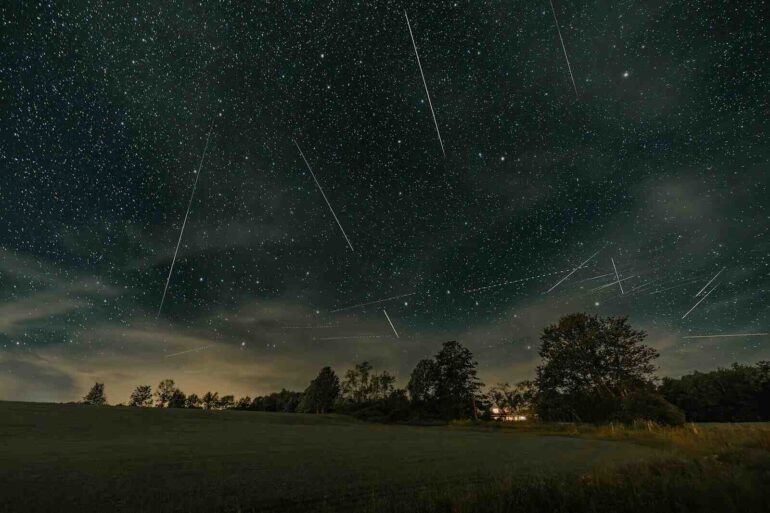 Les Êta Aquarides atteignent leur pic : les meilleurs moments pour observer les météores